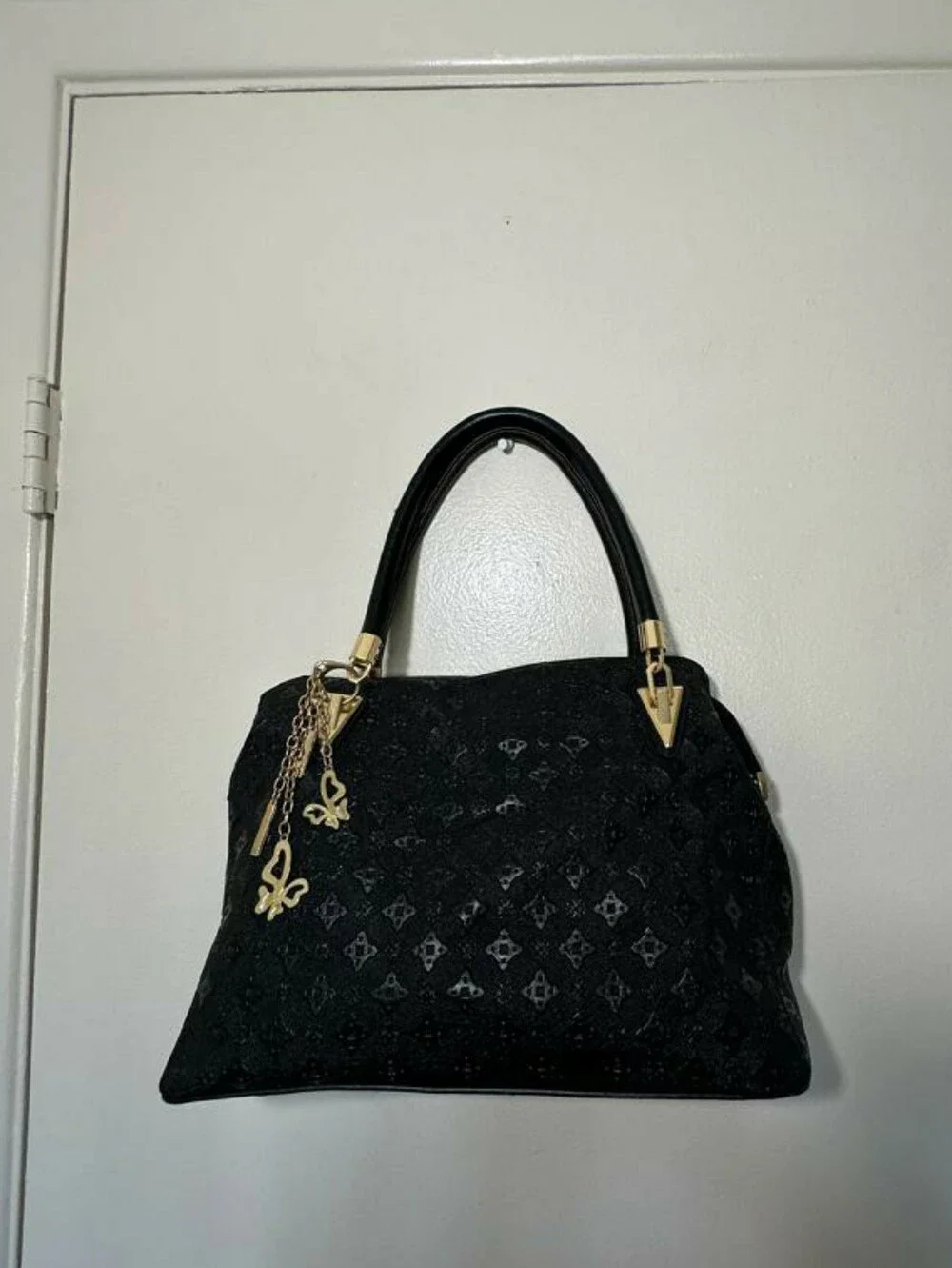 Black PU Leather Purse Handbag w/ Goldtone Hardware & Charm
